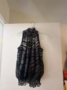 iz Byer California Sleeveless Ruffle Neck Animal Print Blouse Size M